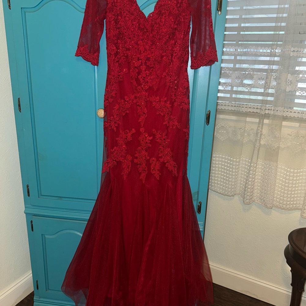 Elegant Red Lace Evening Gown